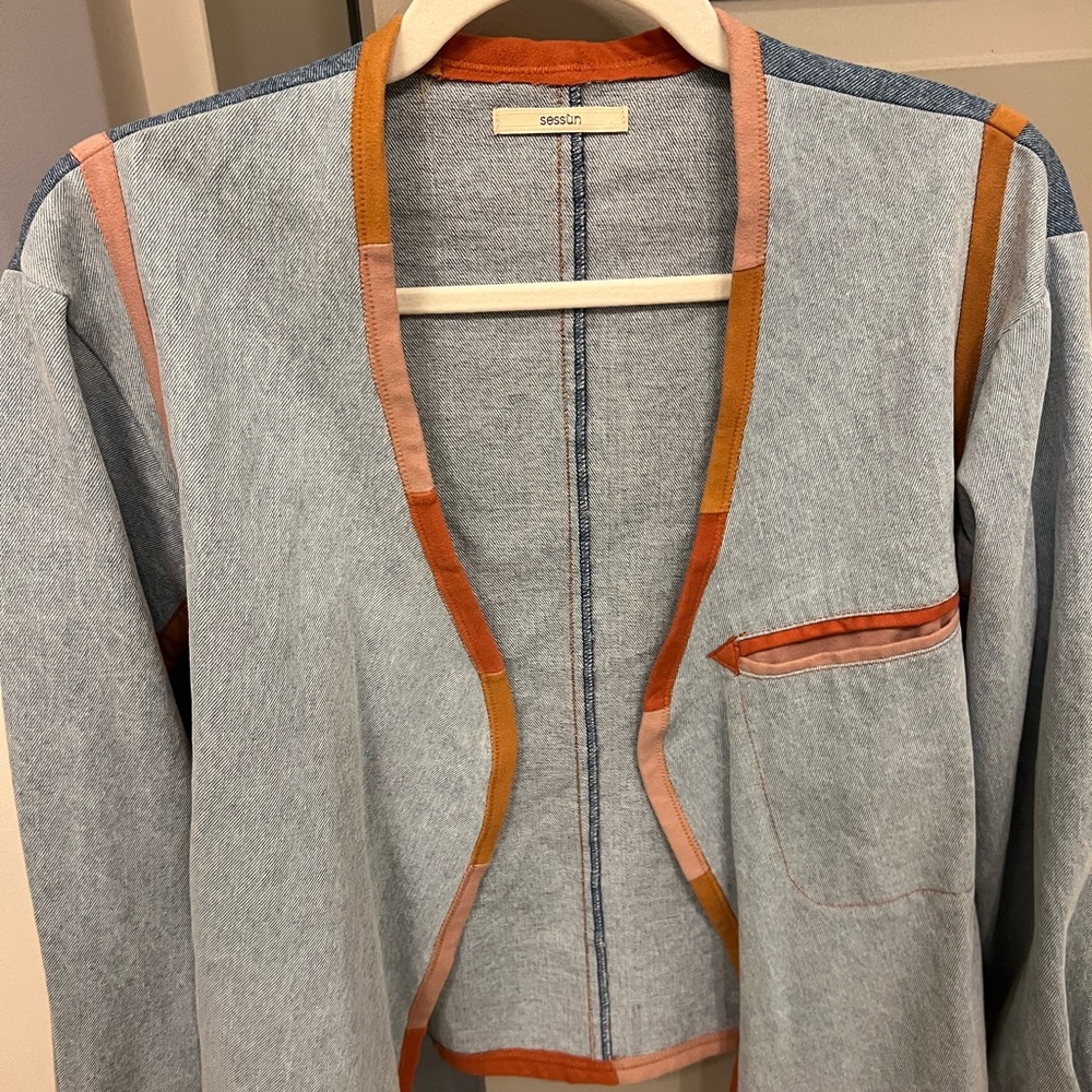 Sessun Jacket with contrast piping